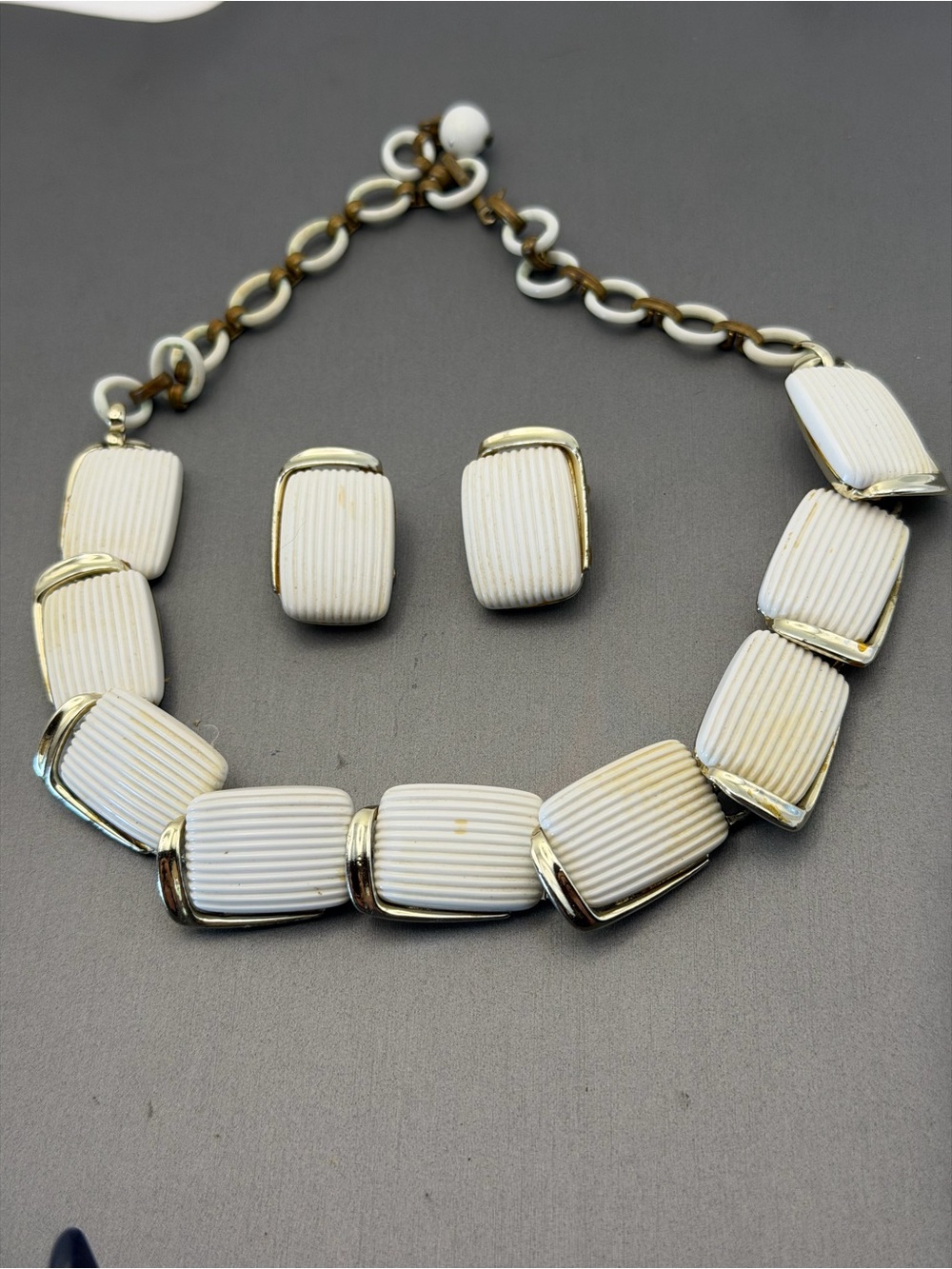 Classic Lisner White Ribbed Necklace and Earring Set Silver Tone